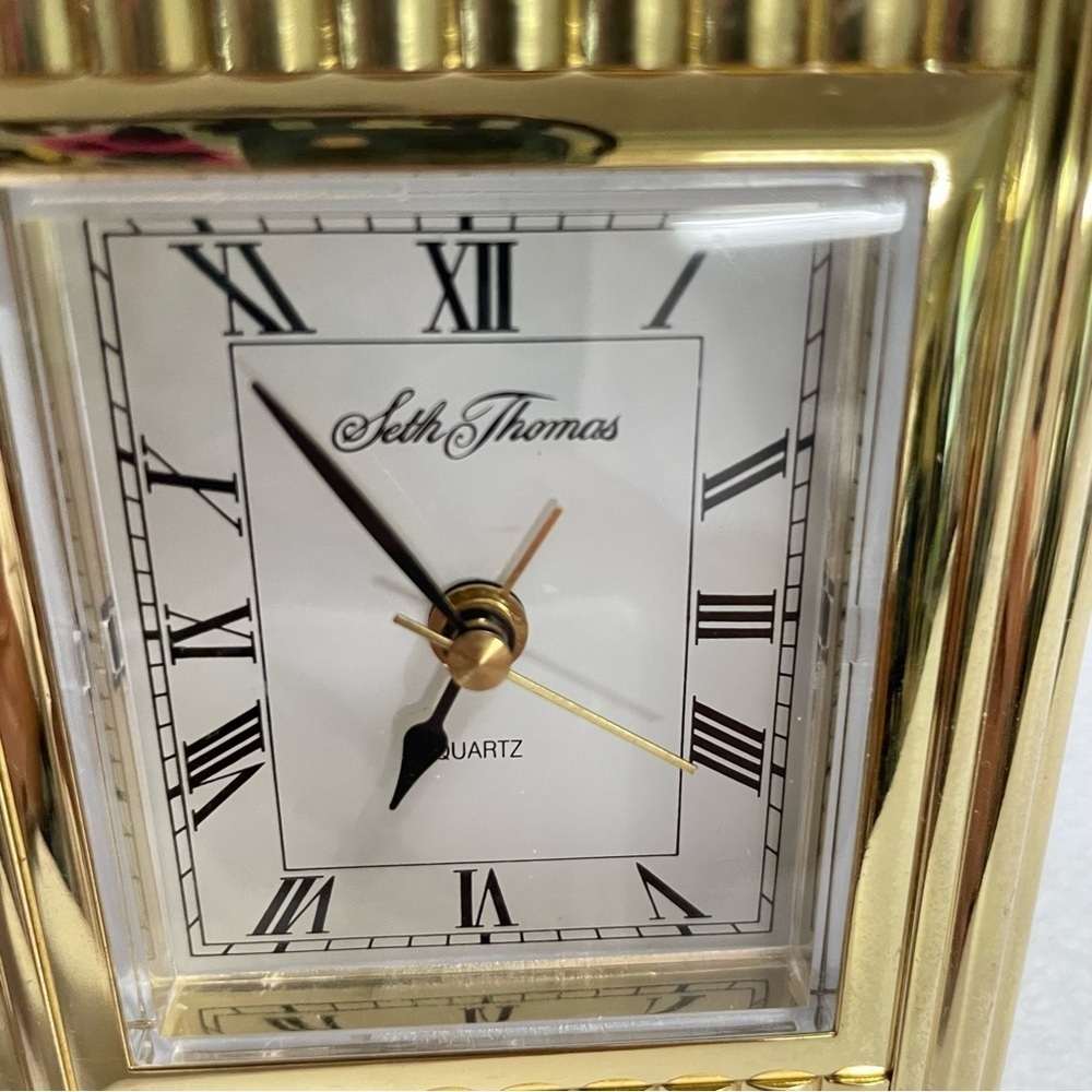 Vintage Seth Thomas Gold Tone Quartz Desk Clock Roman Numerals Fluted Metal MCM - Picture 11 of 13